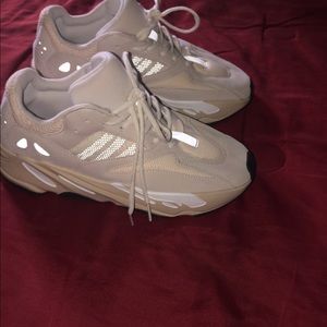 yeezy boost 700 analog